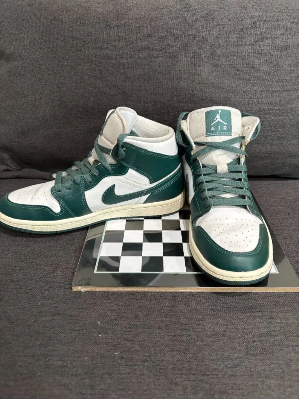 Nike Air Jordan 1 Women Mid-sneaker with two-tone white and dark green leather S